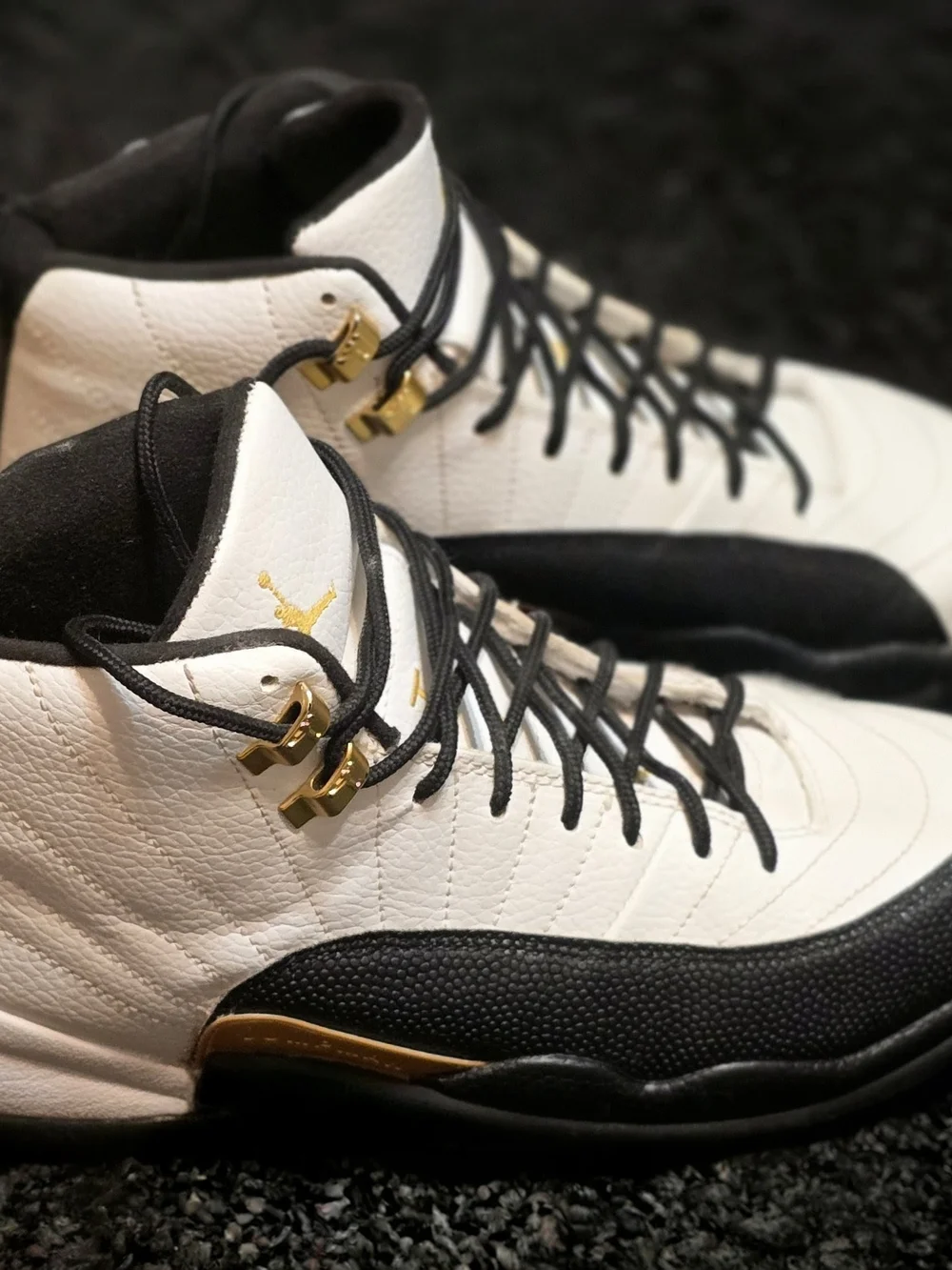 Jordan Retro High-Top Basketball Shoes - White/Black/Gold Size 8.5 Gently Used